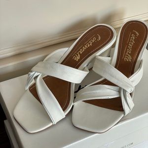 L’intervalle Strappy white sandals